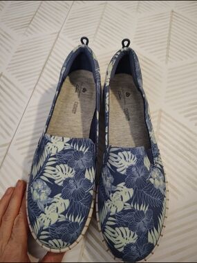Clarks Cloudsteppers Step Glow Blue Tropical Hibiscus Slip On Loafers Size 7